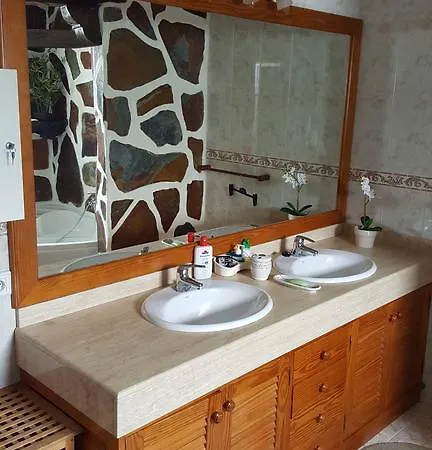 فندق مبيت وإفطار Chez Laura