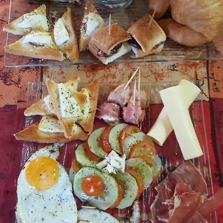 Chez Laura Bed & Breakfast 3*